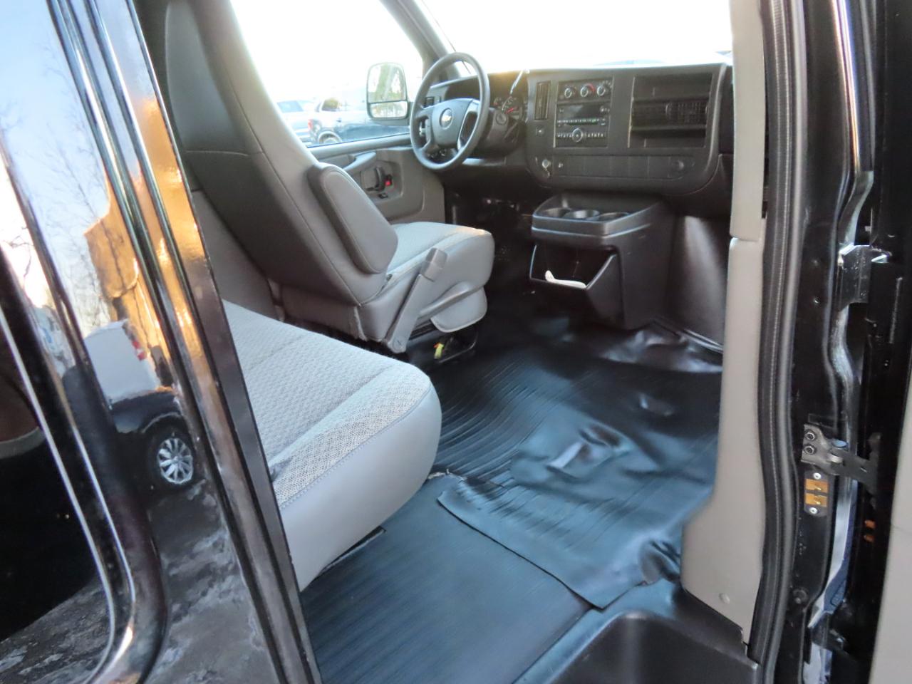 Chevrolet Express Passenger RWD 3500 155" LS w/1LS 2014