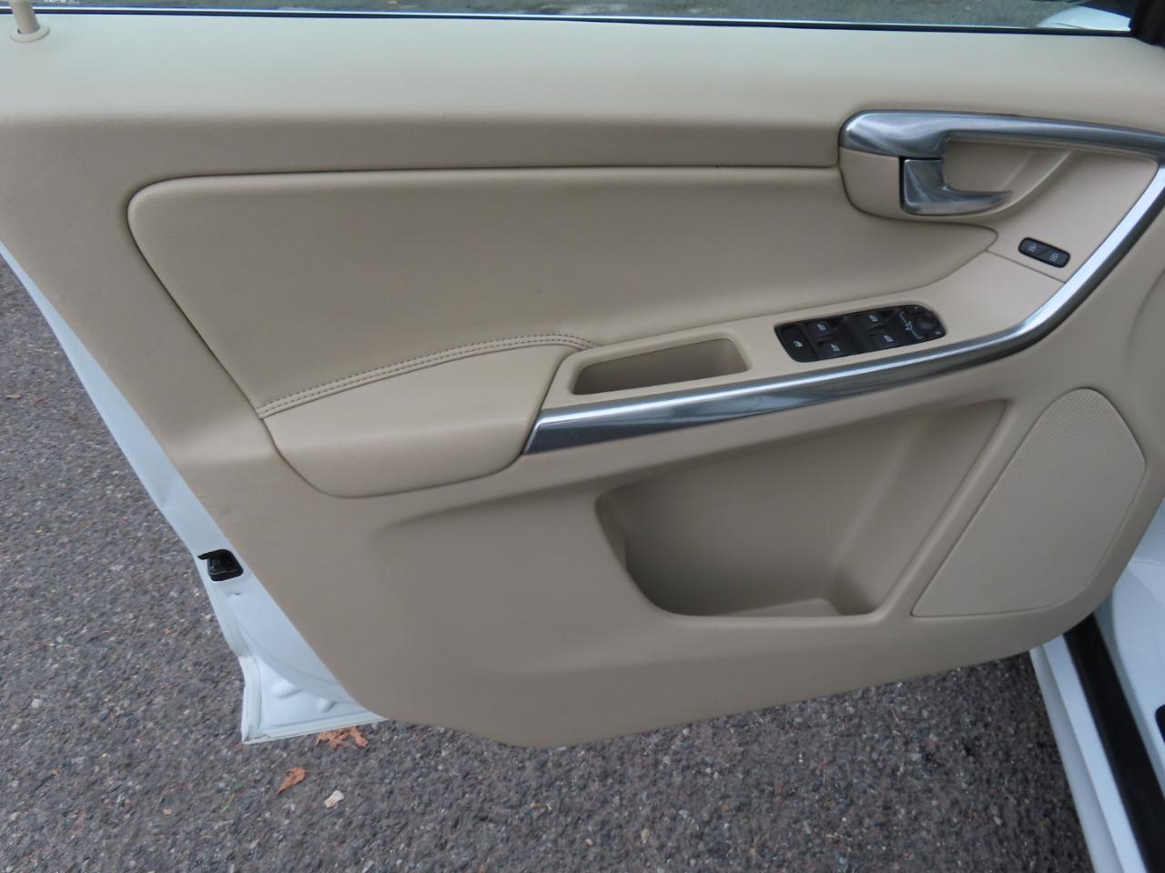 Volvo XC60 2015.5 AWD 4dr T5 2015