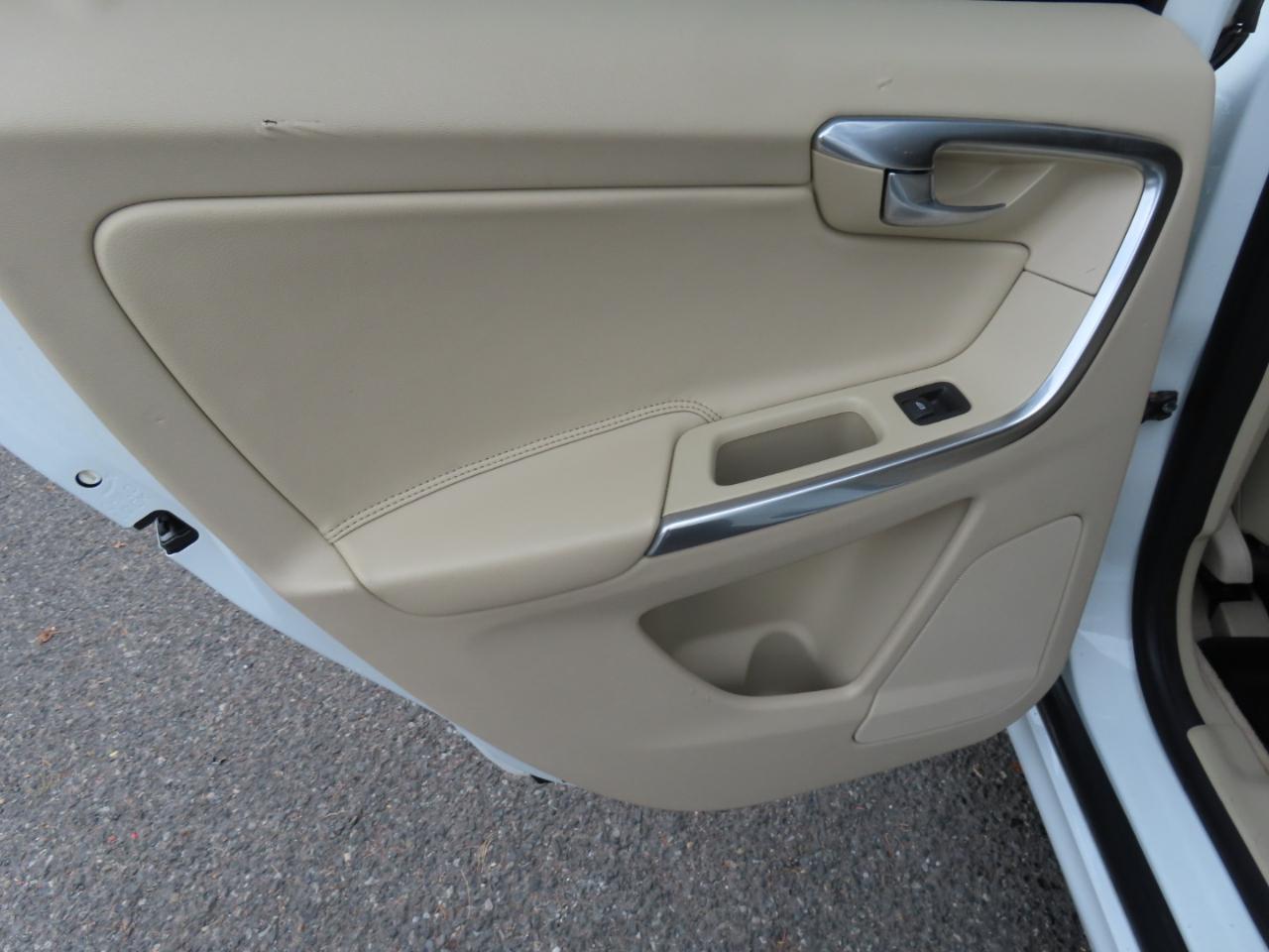 Volvo XC60 2015.5 AWD 4dr T5 2015