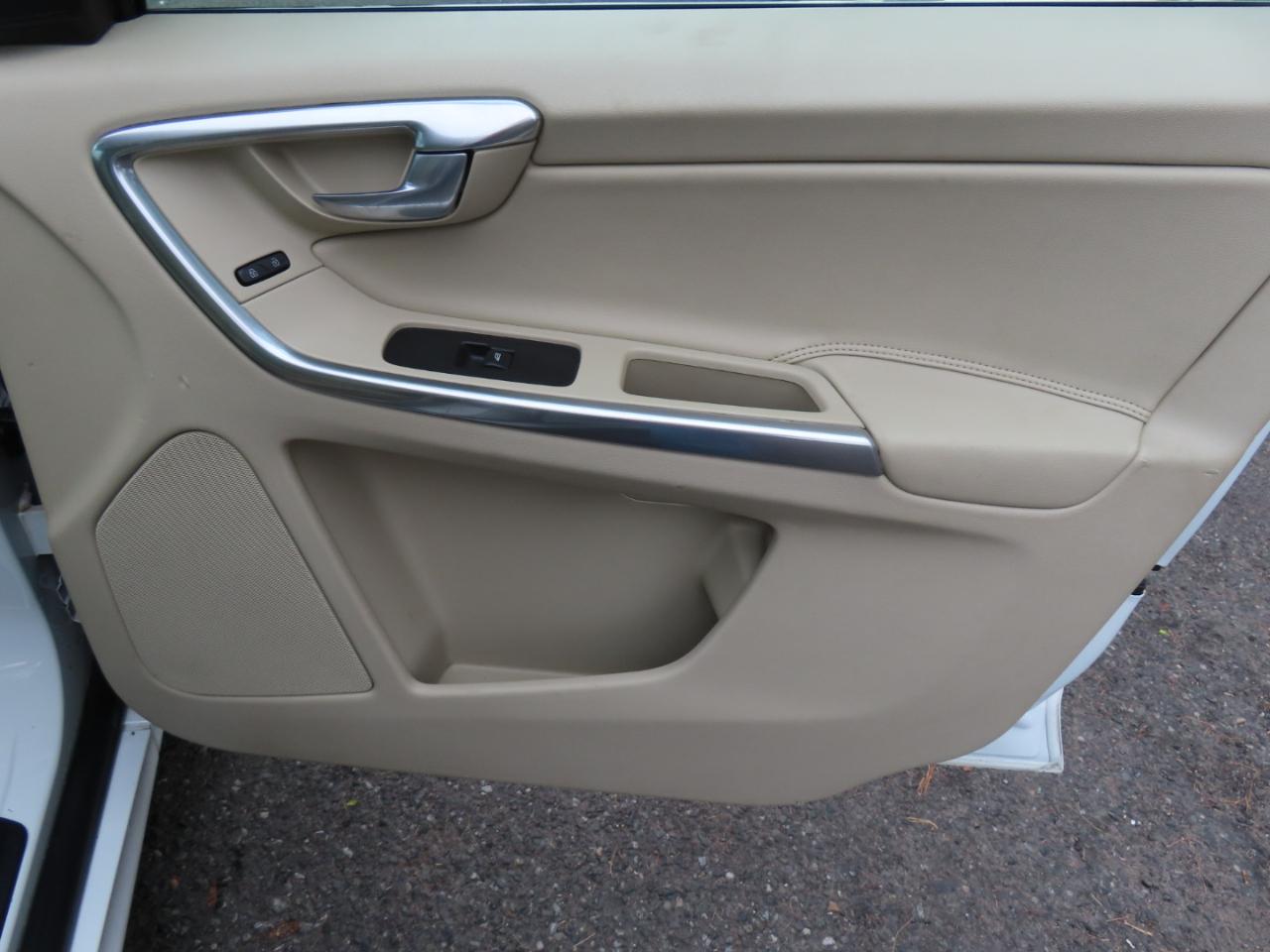 Volvo XC60 2015.5 AWD 4dr T5 2015