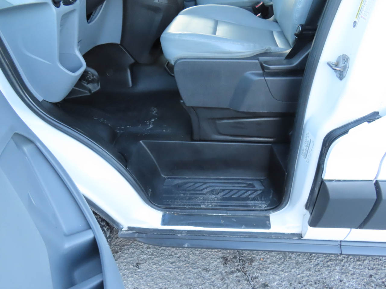 Ford Transit Van T-250 148" Low Rf 9000 GVWR Swing-Out RH Dr 2017