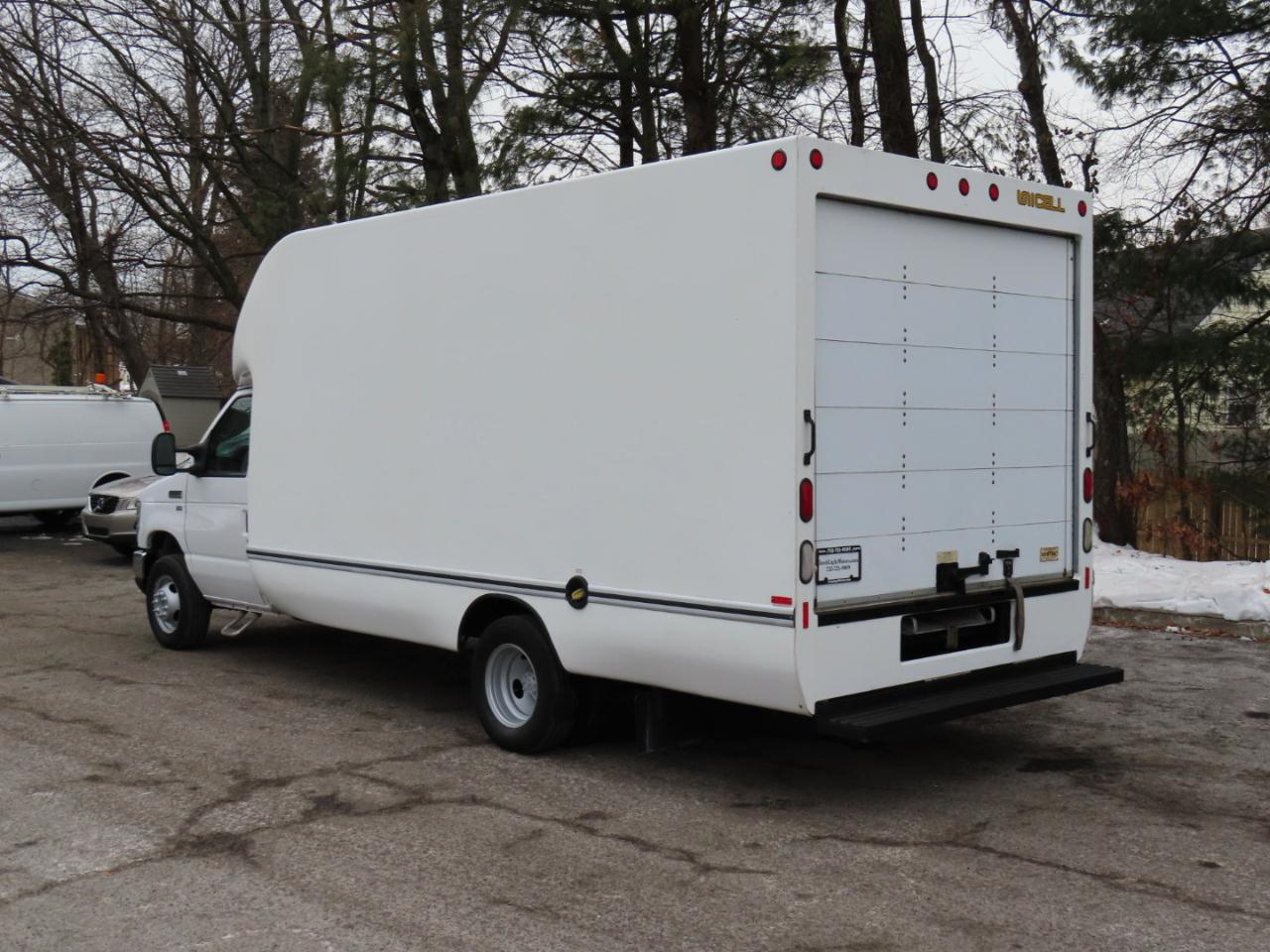 Ford Econoline Commercial Cutaway E-350 Super Duty 176" WB DRW 2011