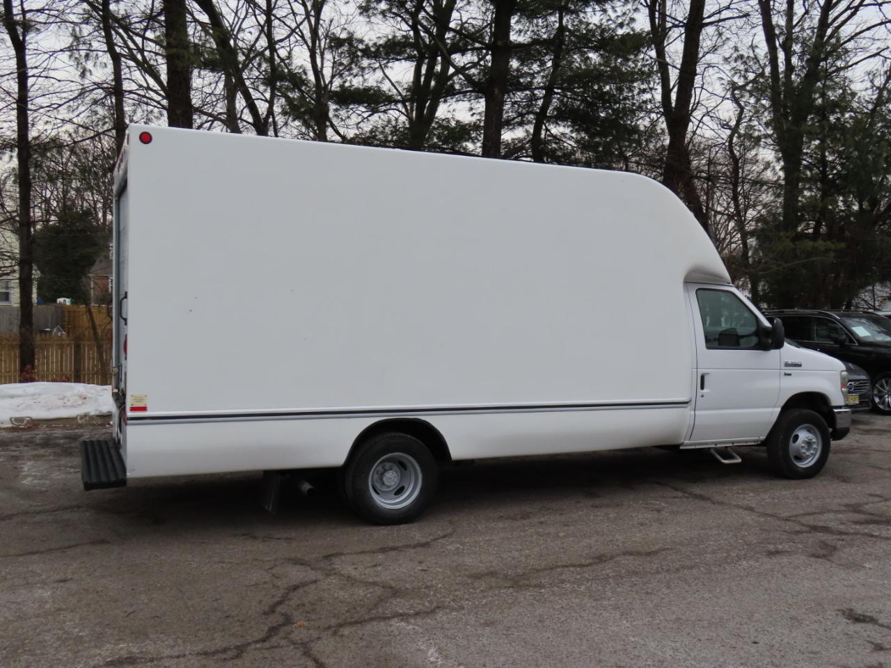 Ford Econoline Commercial Cutaway E-350 Super Duty 176" WB DRW 2011