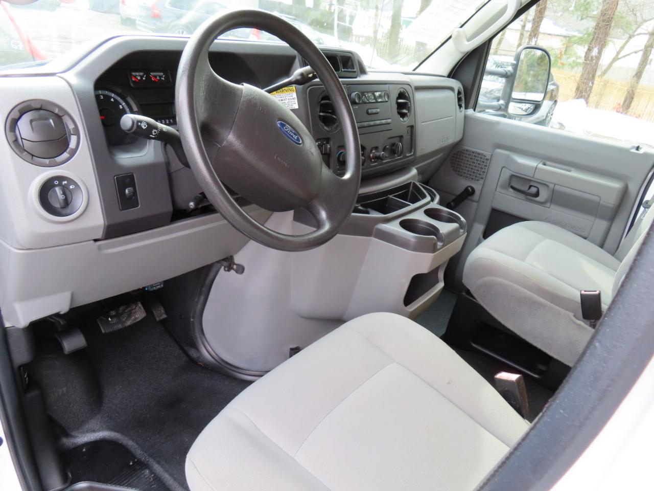 Ford Econoline Commercial Cutaway E-350 Super Duty 176" WB DRW 2011