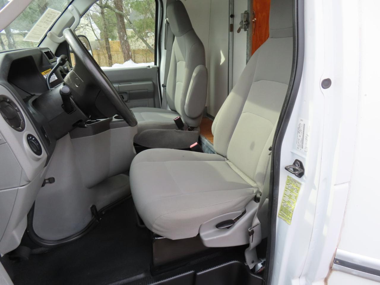 Ford Econoline Commercial Cutaway E-350 Super Duty 176" WB DRW 2011