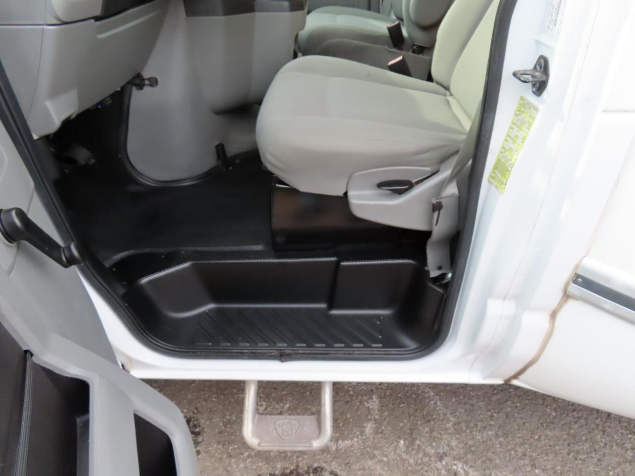 Ford Econoline Commercial Cutaway E-350 Super Duty 176" WB DRW 2011