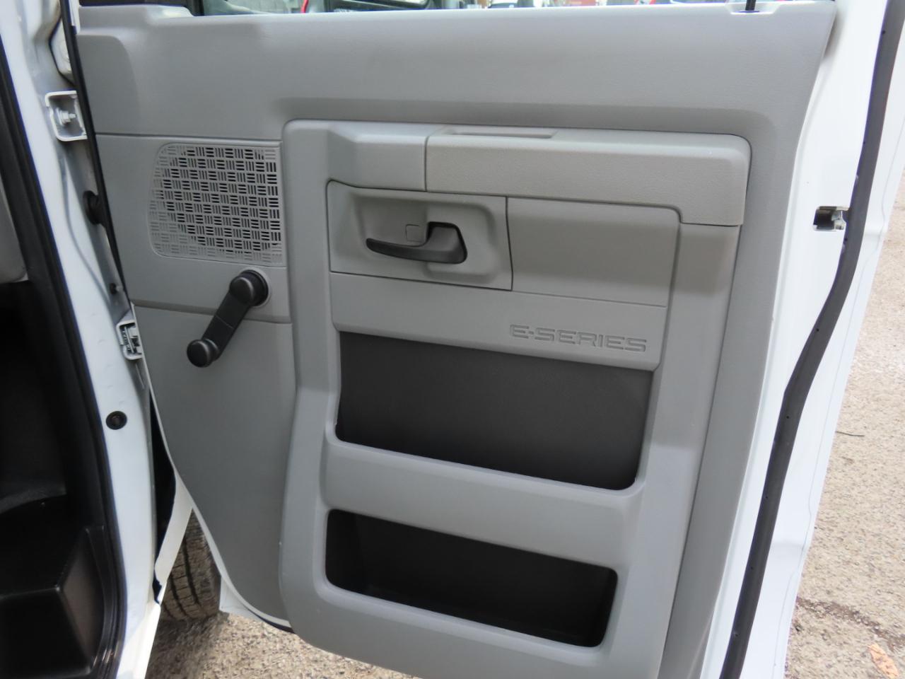 Ford Econoline Commercial Cutaway E-350 Super Duty 176" WB DRW 2011