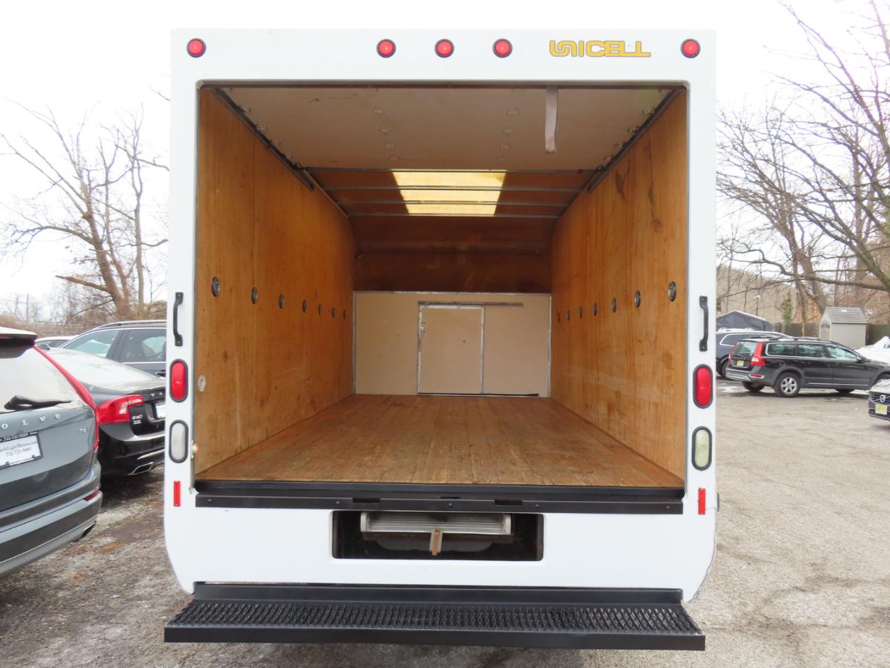 Ford Econoline Commercial Cutaway E-350 Super Duty 176" WB DRW 2011