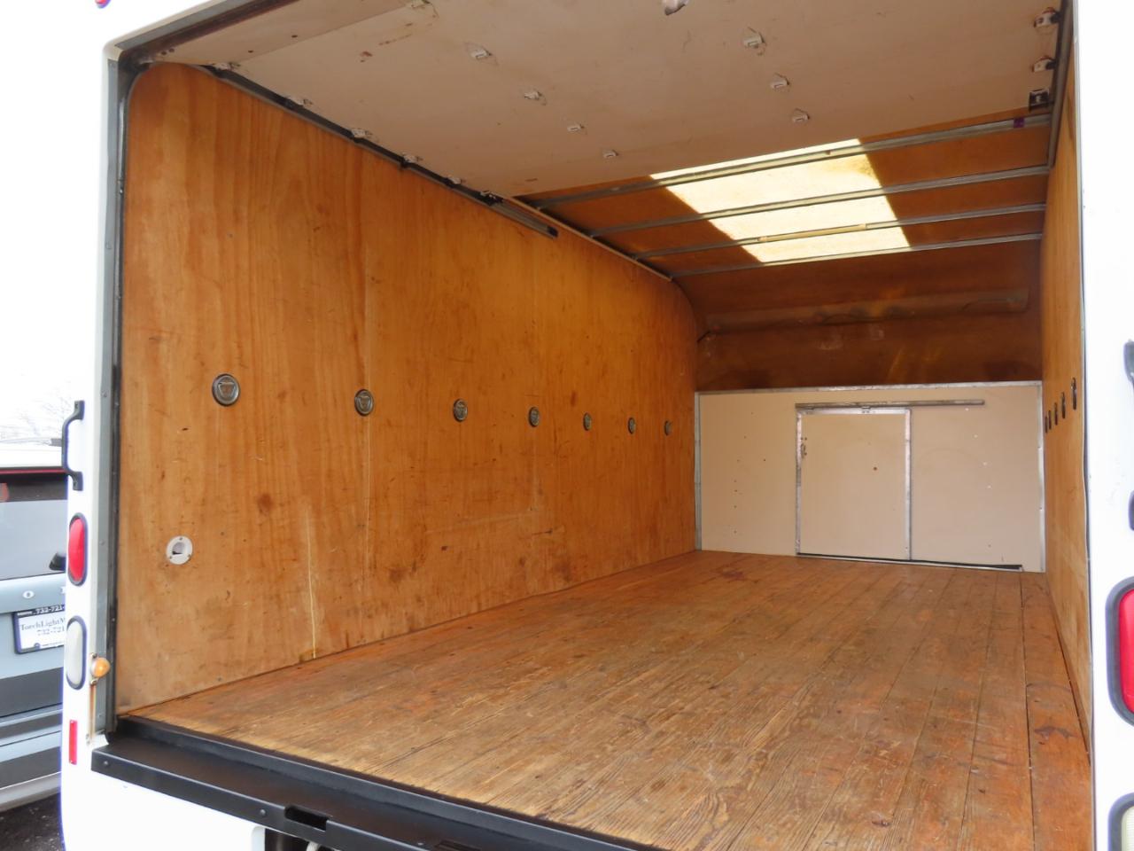 Ford Econoline Commercial Cutaway E-350 Super Duty 176" WB DRW 2011