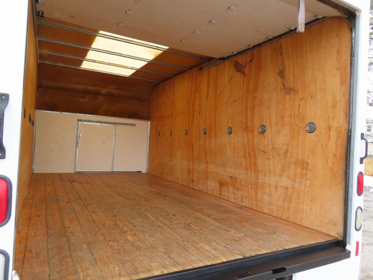 Ford Econoline Commercial Cutaway E-350 Super Duty 176" WB DRW 2011