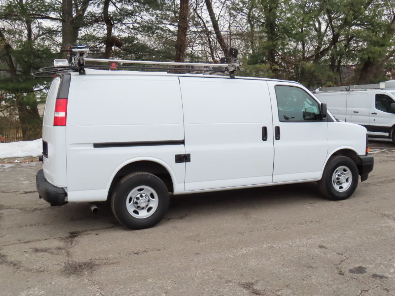 Chevrolet Express Cargo Van RWD 2500 135" 2017