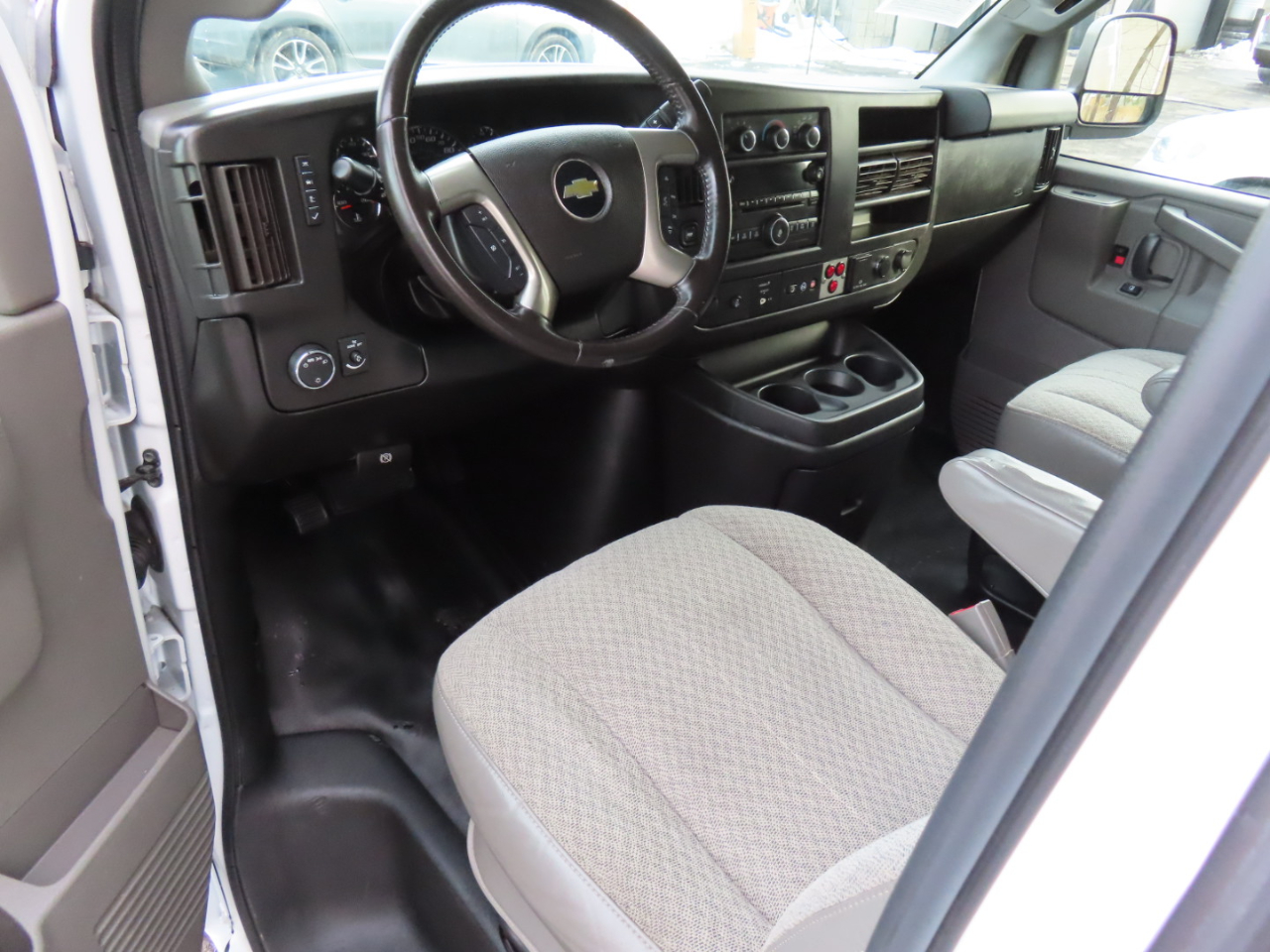 Chevrolet Express Cargo Van RWD 2500 135" 2017