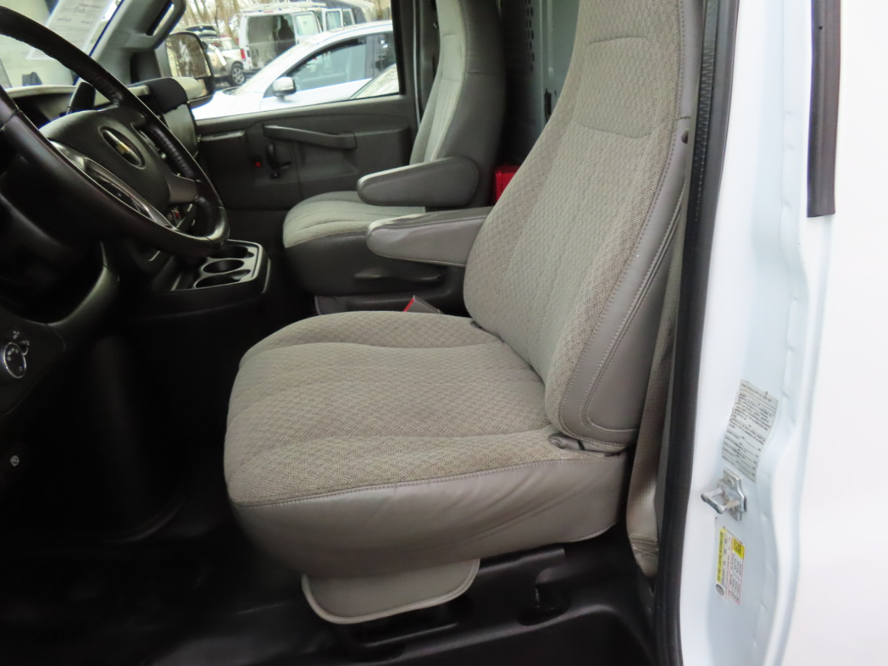 Chevrolet Express Cargo Van RWD 2500 135" 2017