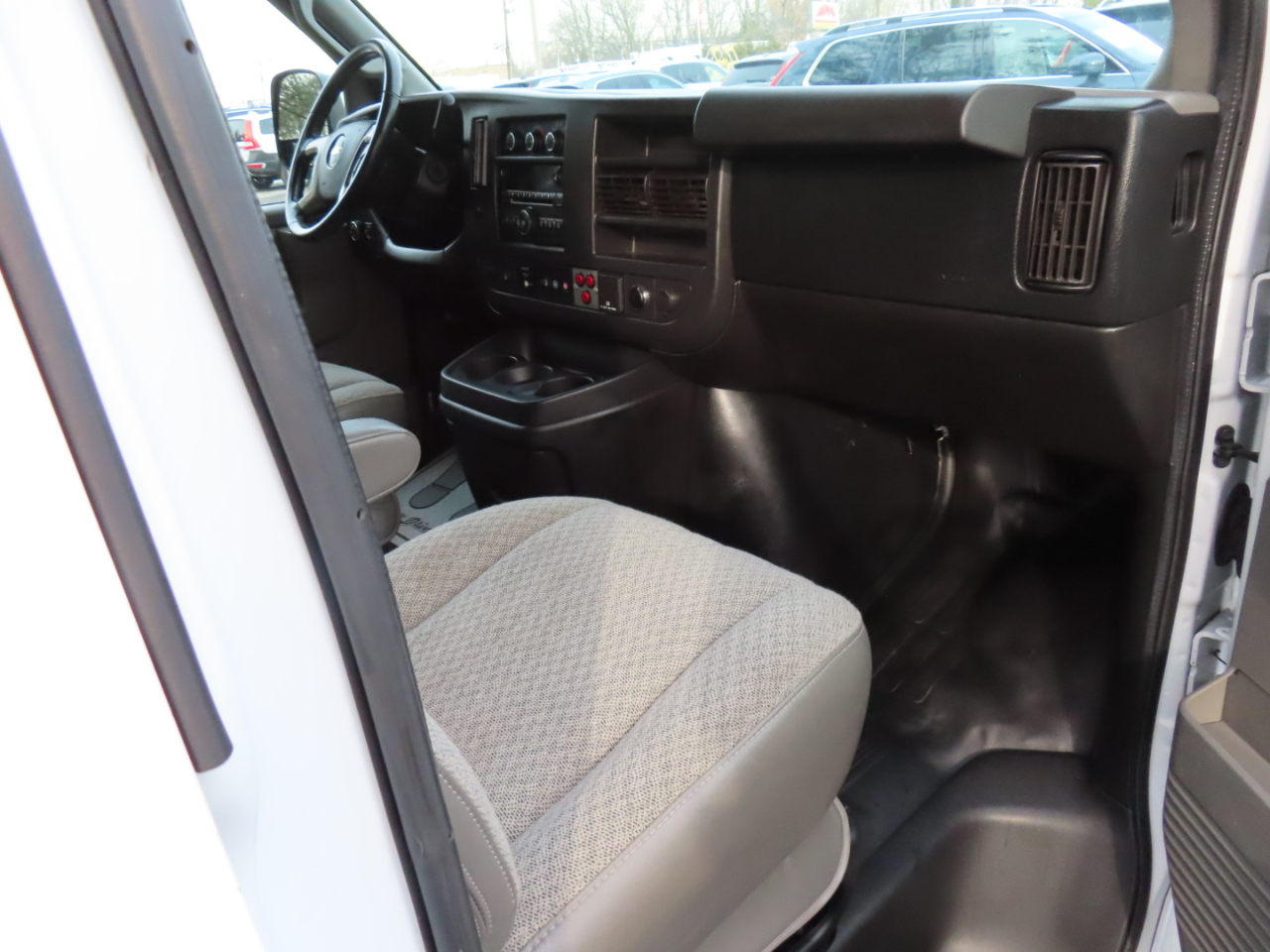 Chevrolet Express Cargo Van RWD 2500 135" 2017