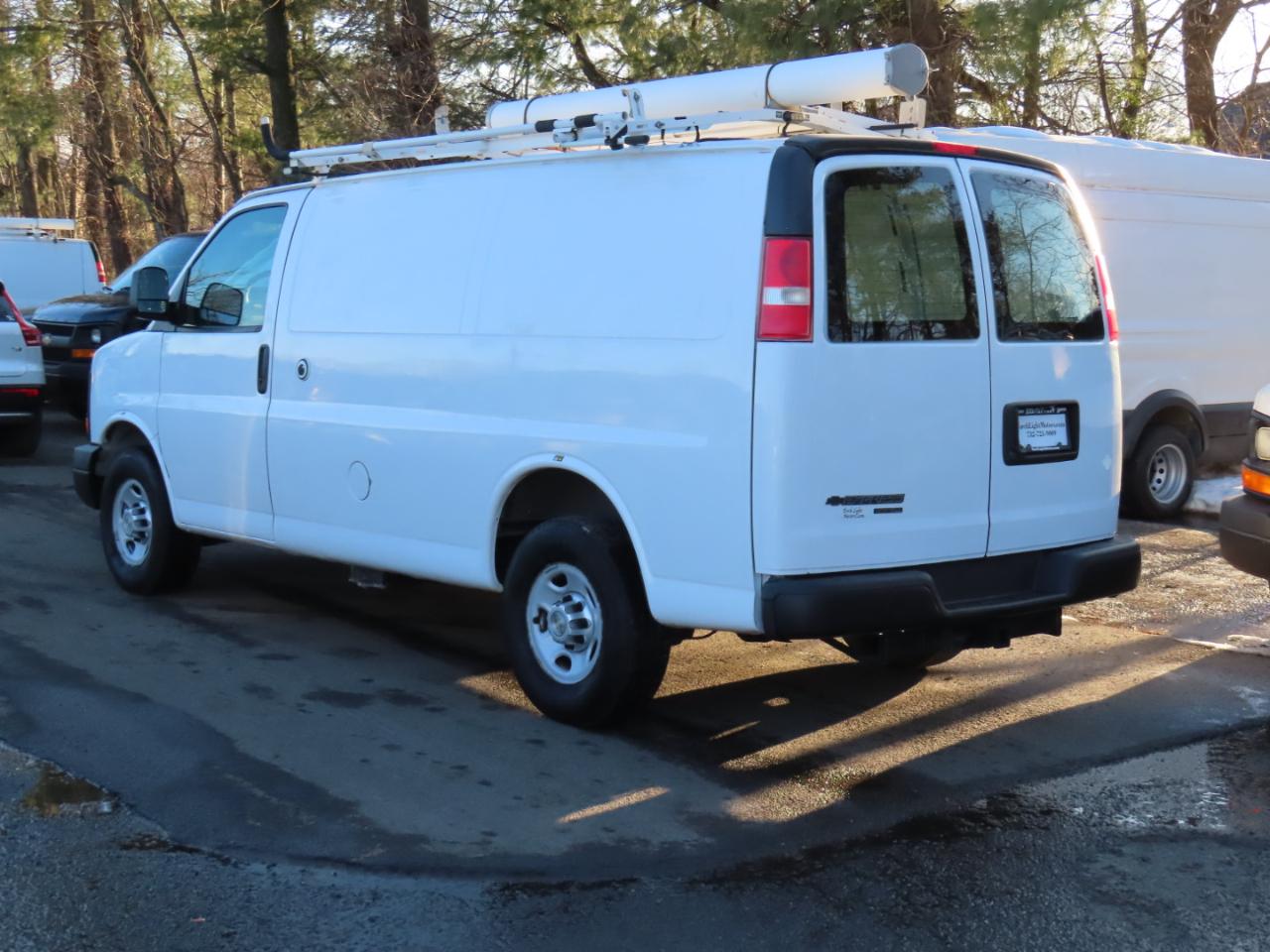 Chevrolet Express Cargo Van RWD 2500 135" 2013