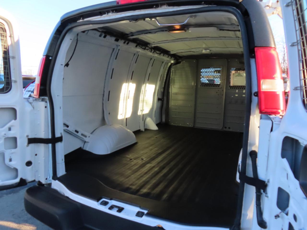 Chevrolet Express Cargo Van RWD 2500 135" 2013
