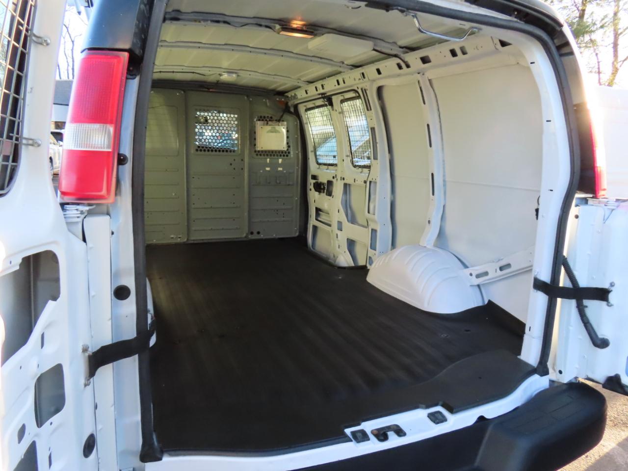 Chevrolet Express Cargo Van RWD 2500 135" 2013