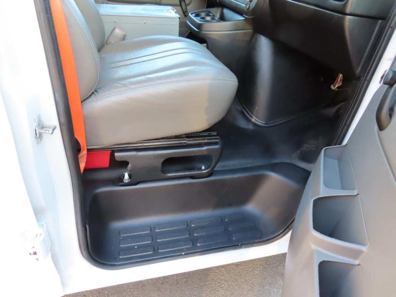 Chevrolet Express Cargo Van RWD 2500 135" 2013