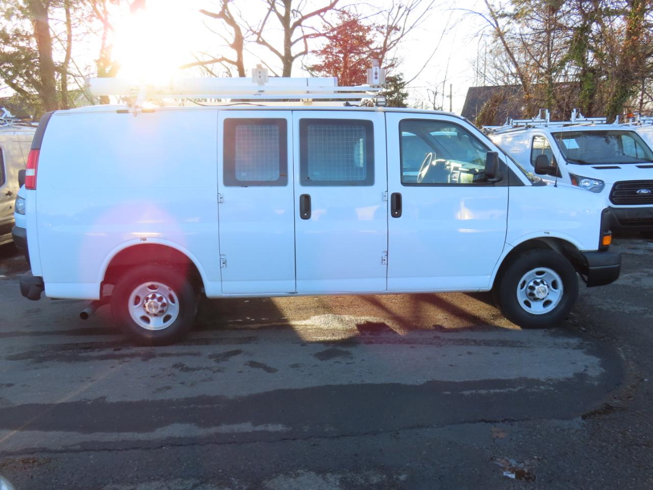 Chevrolet Express Cargo Van RWD 2500 135" 2013