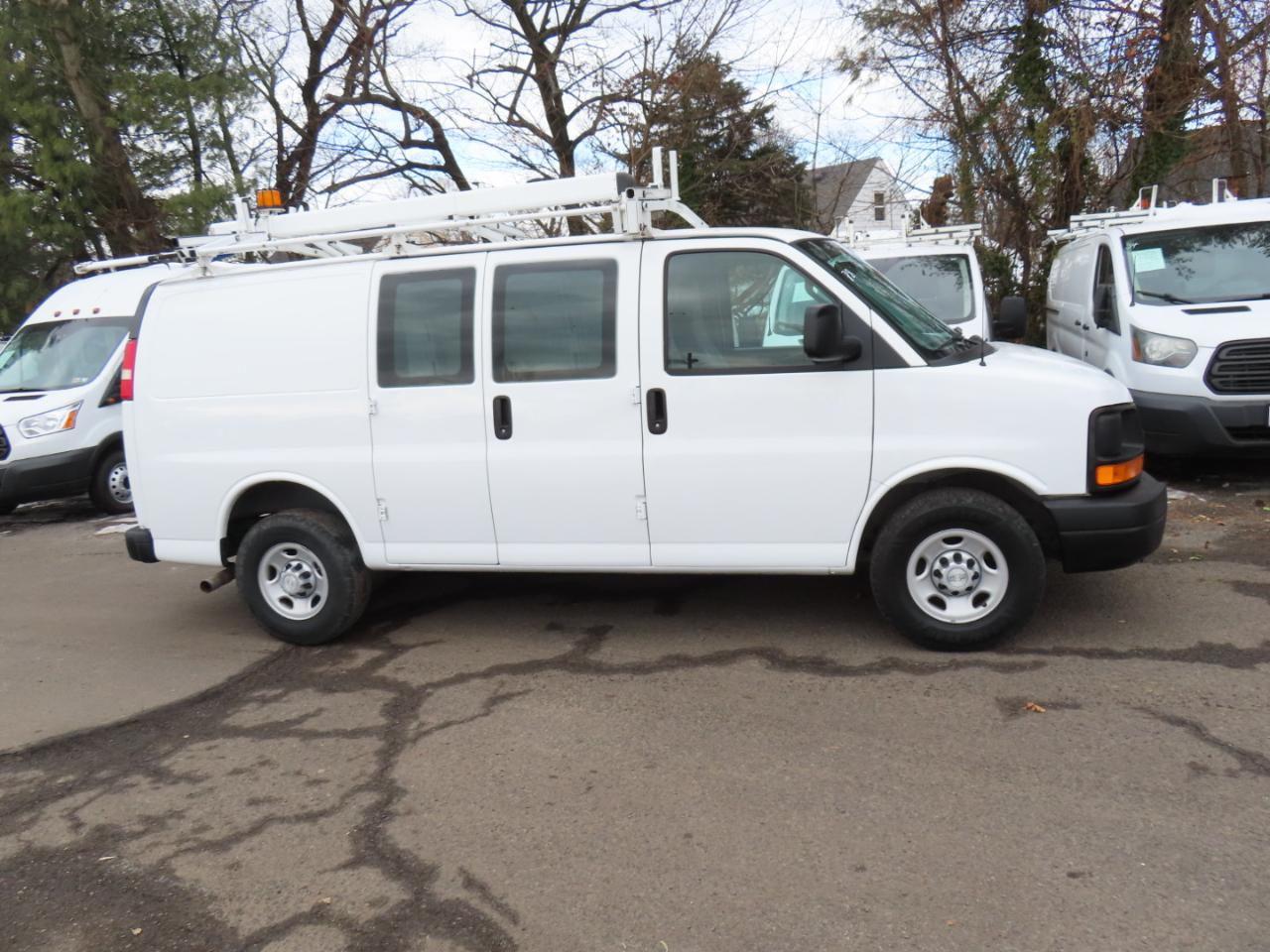 Chevrolet Express Cargo Van RWD 2500 135" 2016