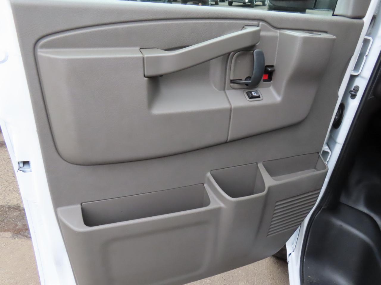 Chevrolet Express Cargo Van RWD 2500 135" 2016