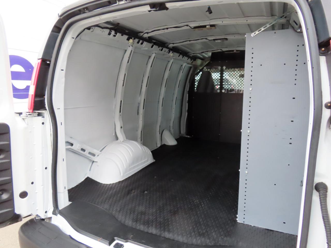 Chevrolet Express Cargo Van RWD 2500 135" 2016