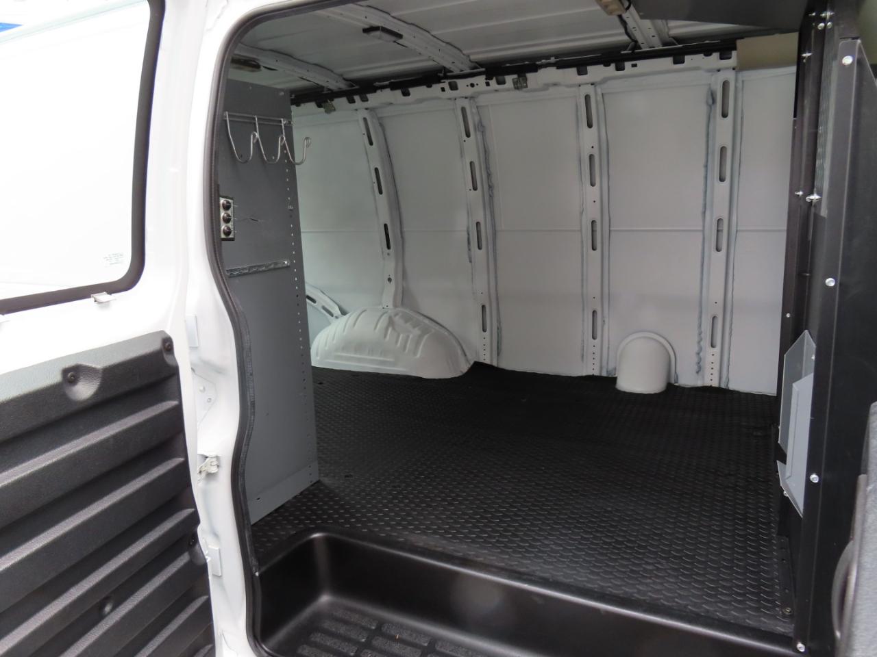 Chevrolet Express Cargo Van RWD 2500 135" 2016