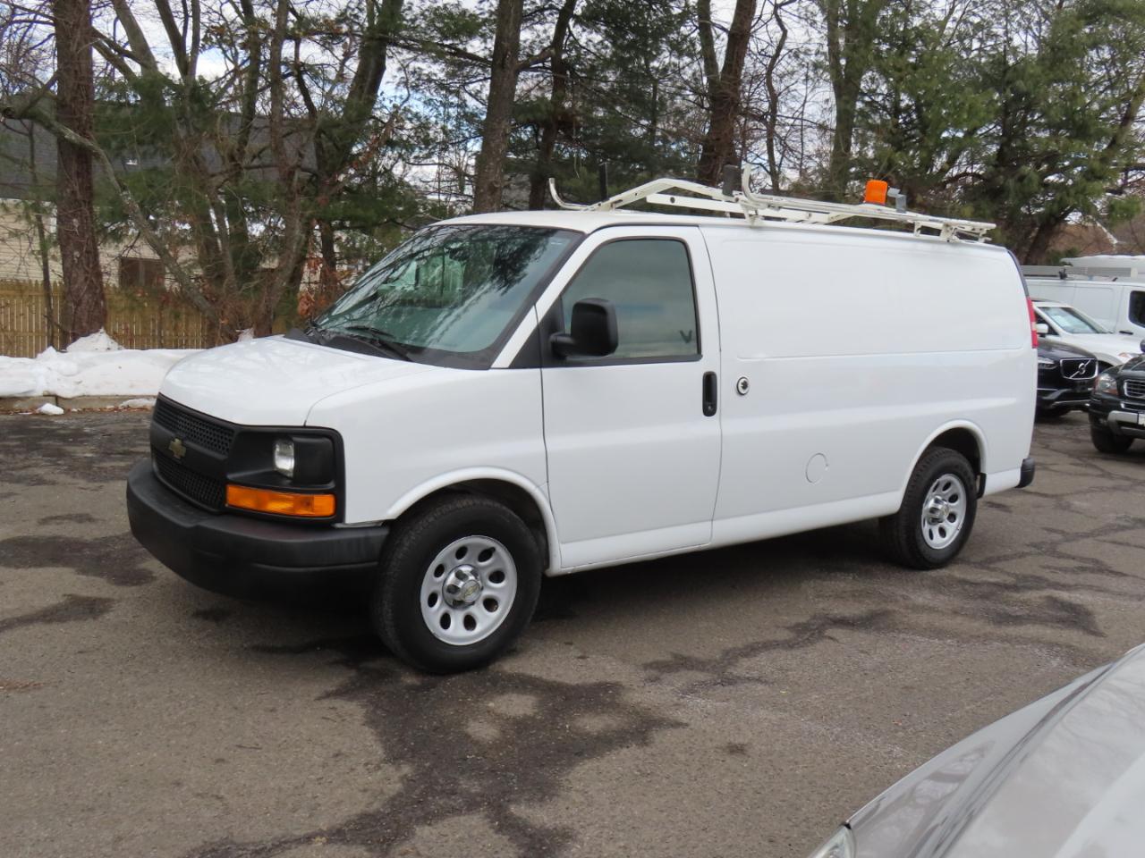 Chevrolet Express Cargo Van RWD 1500 135" 2012