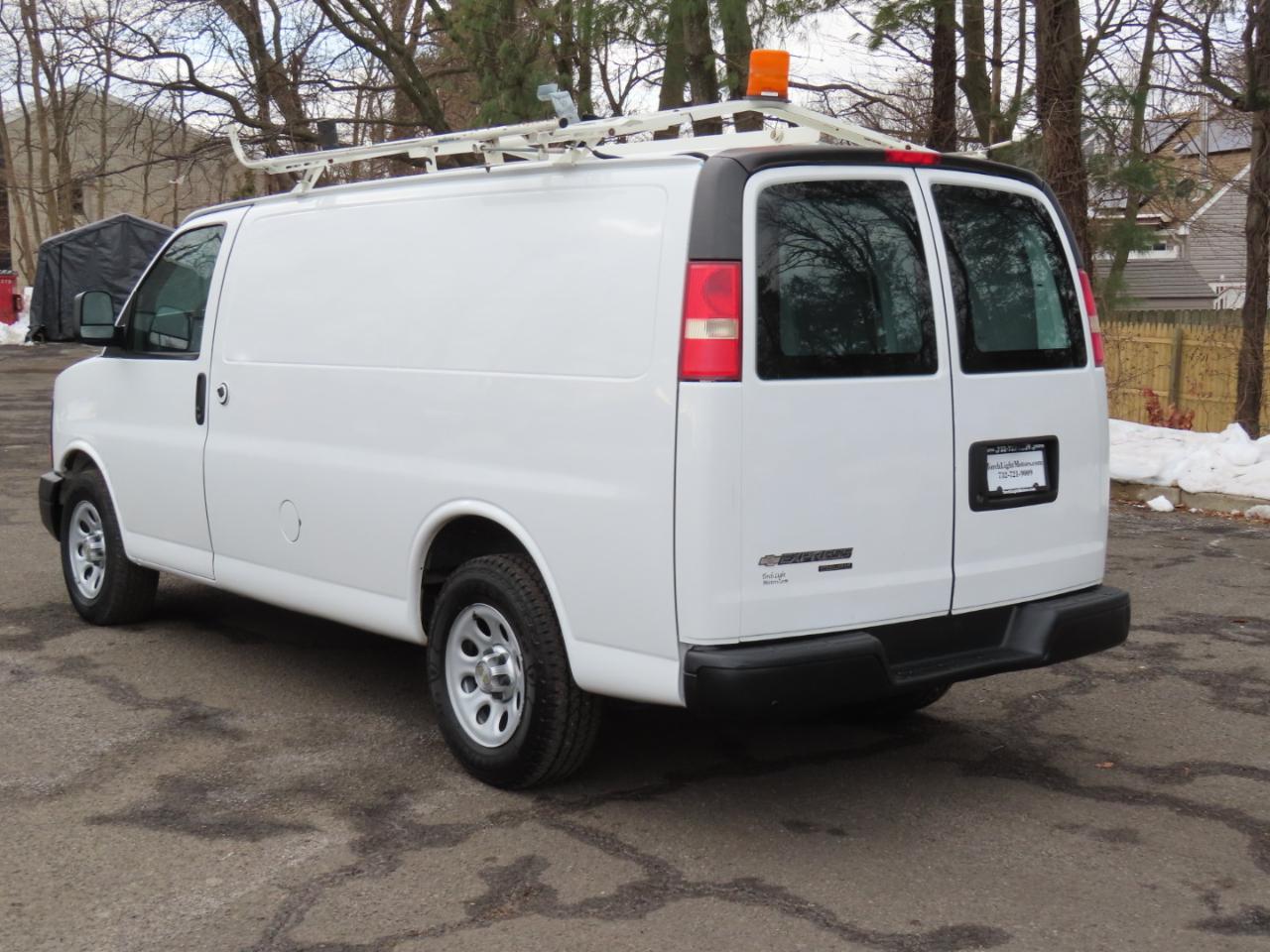 Chevrolet Express Cargo Van RWD 1500 135" 2012