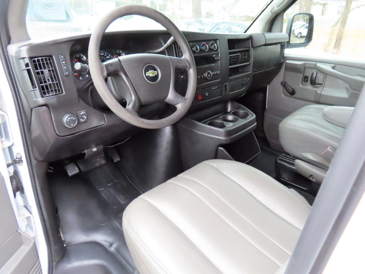 Chevrolet Express Cargo Van RWD 1500 135" 2012