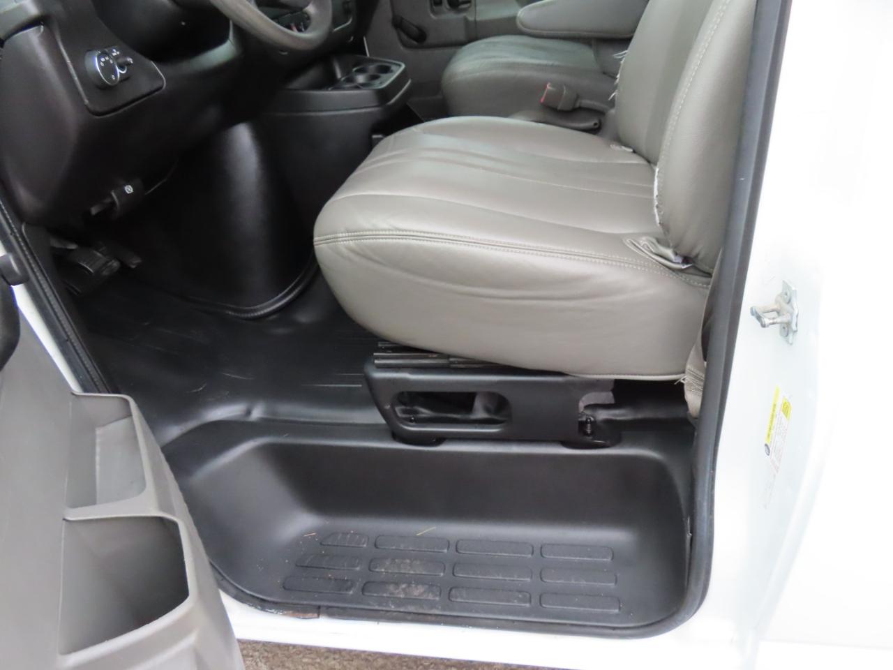 Chevrolet Express Cargo Van RWD 1500 135" 2012