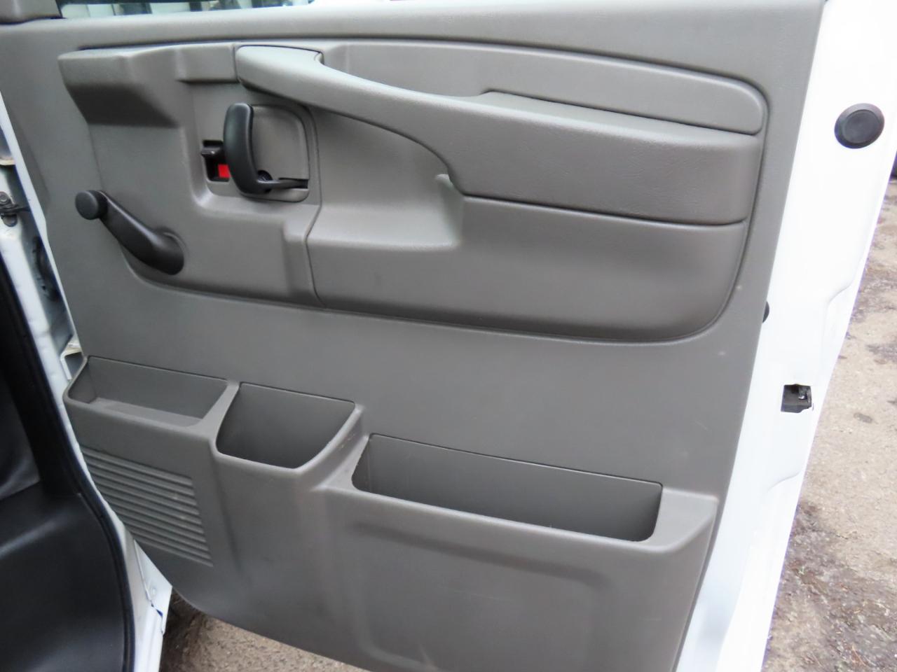 Chevrolet Express Cargo Van RWD 1500 135" 2012