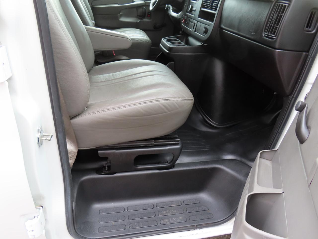 Chevrolet Express Cargo Van RWD 1500 135" 2012