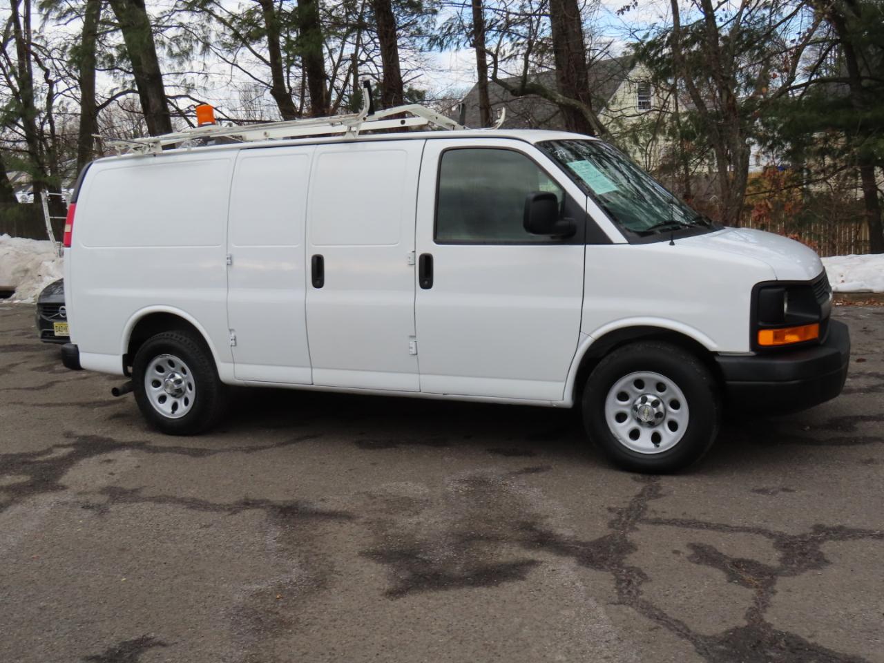 Chevrolet Express Cargo Van RWD 1500 135" 2012