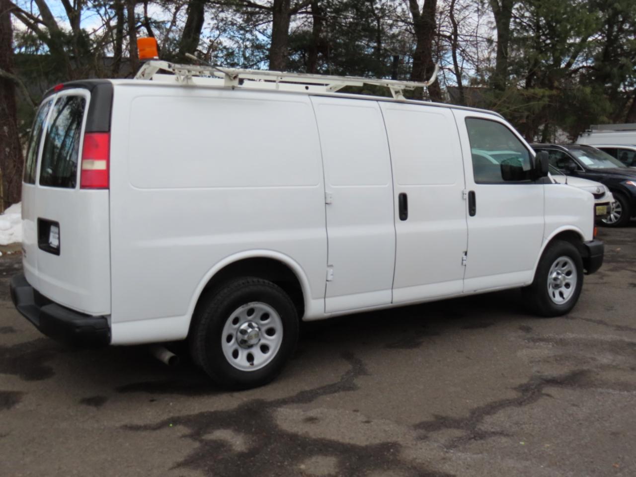 Chevrolet Express Cargo Van RWD 1500 135" 2012