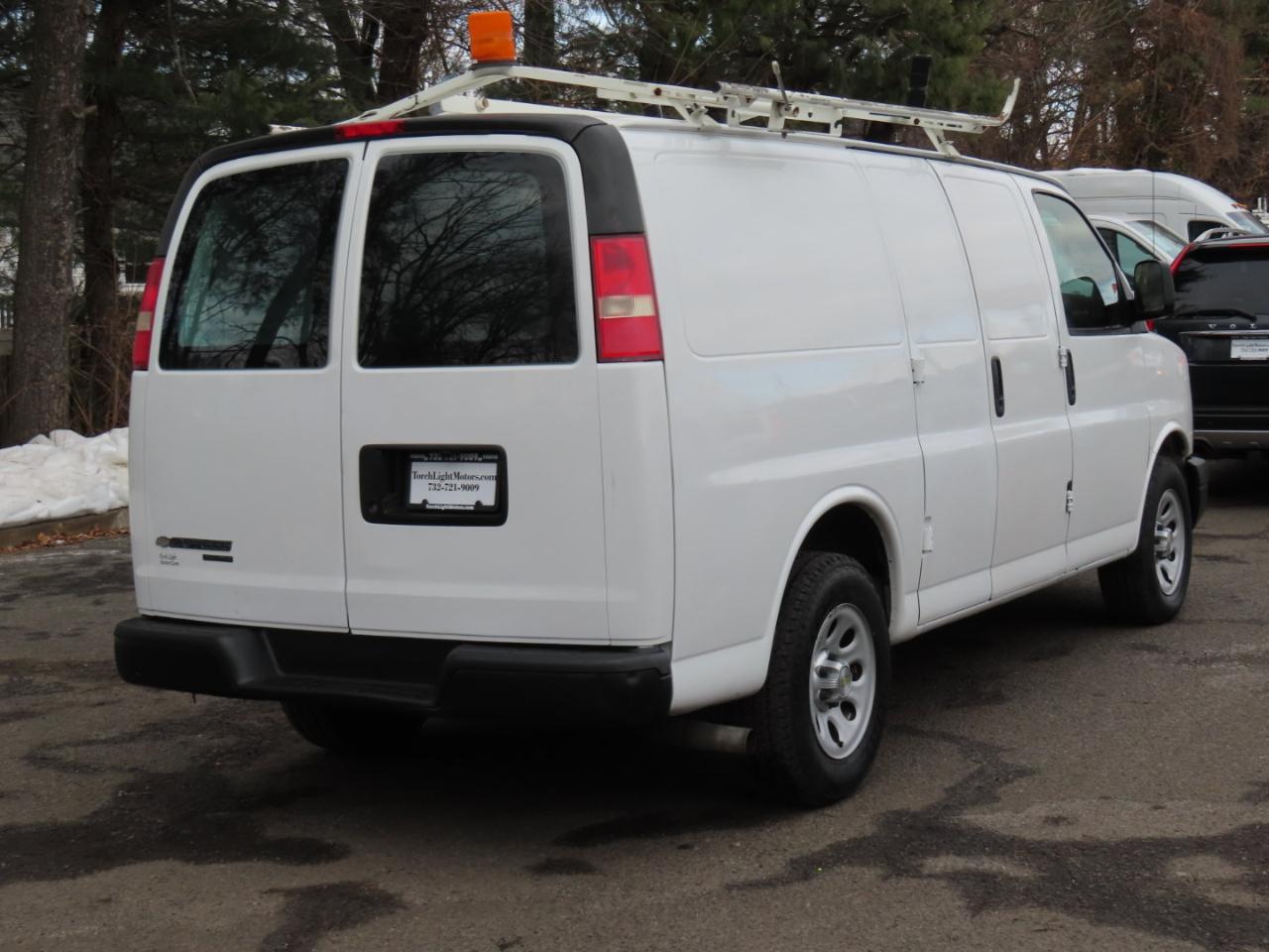 Chevrolet Express Cargo Van RWD 1500 135" 2012