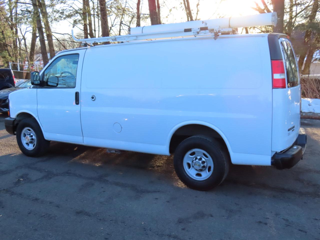 Chevrolet Express Cargo Van 2500 135" WB 2013