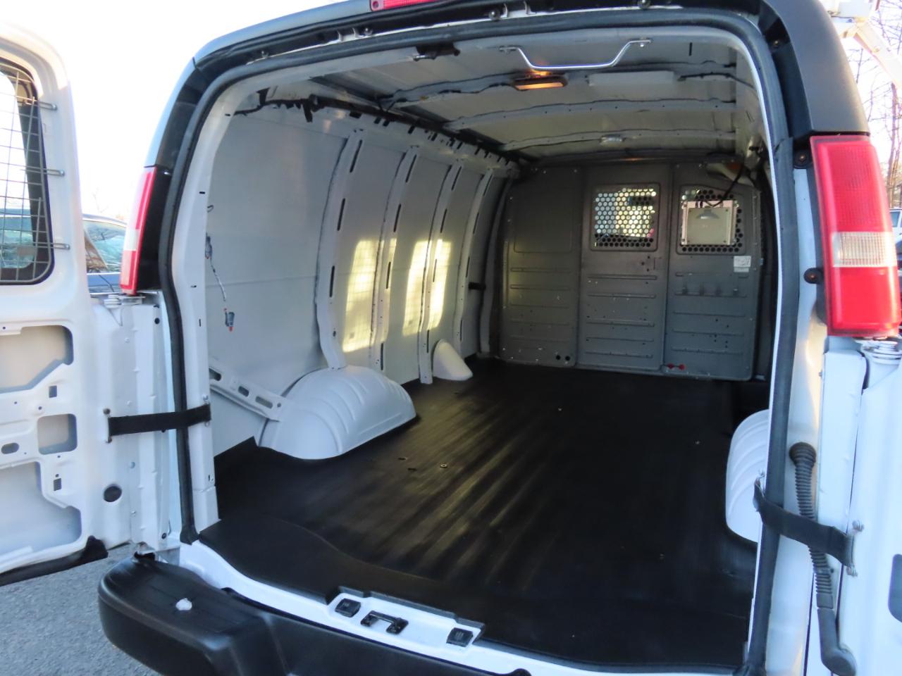 Chevrolet Express Cargo Van 2500 135" WB 2013