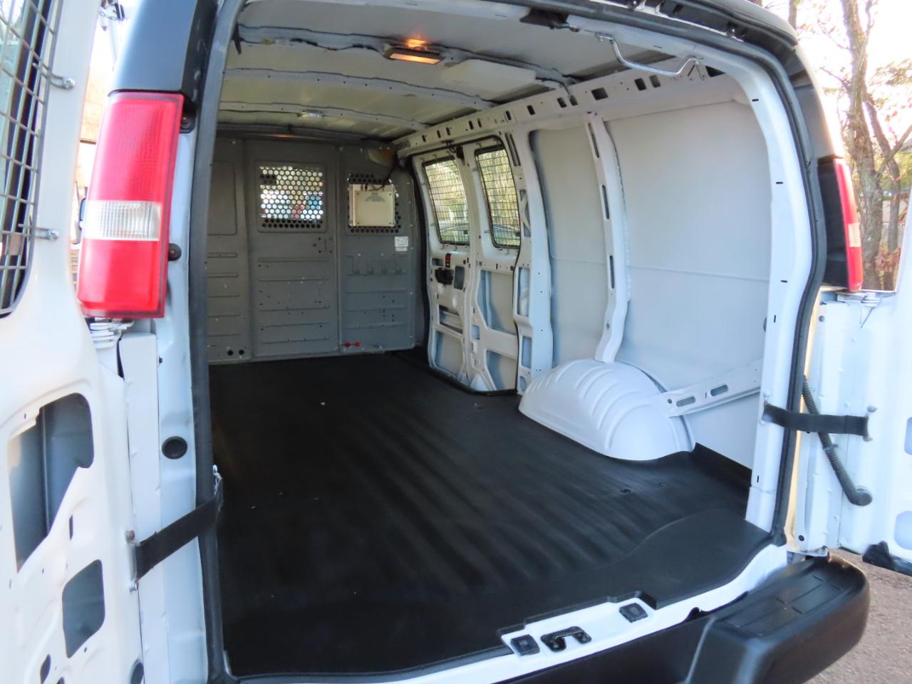 Chevrolet Express Cargo Van 2500 135" WB 2013