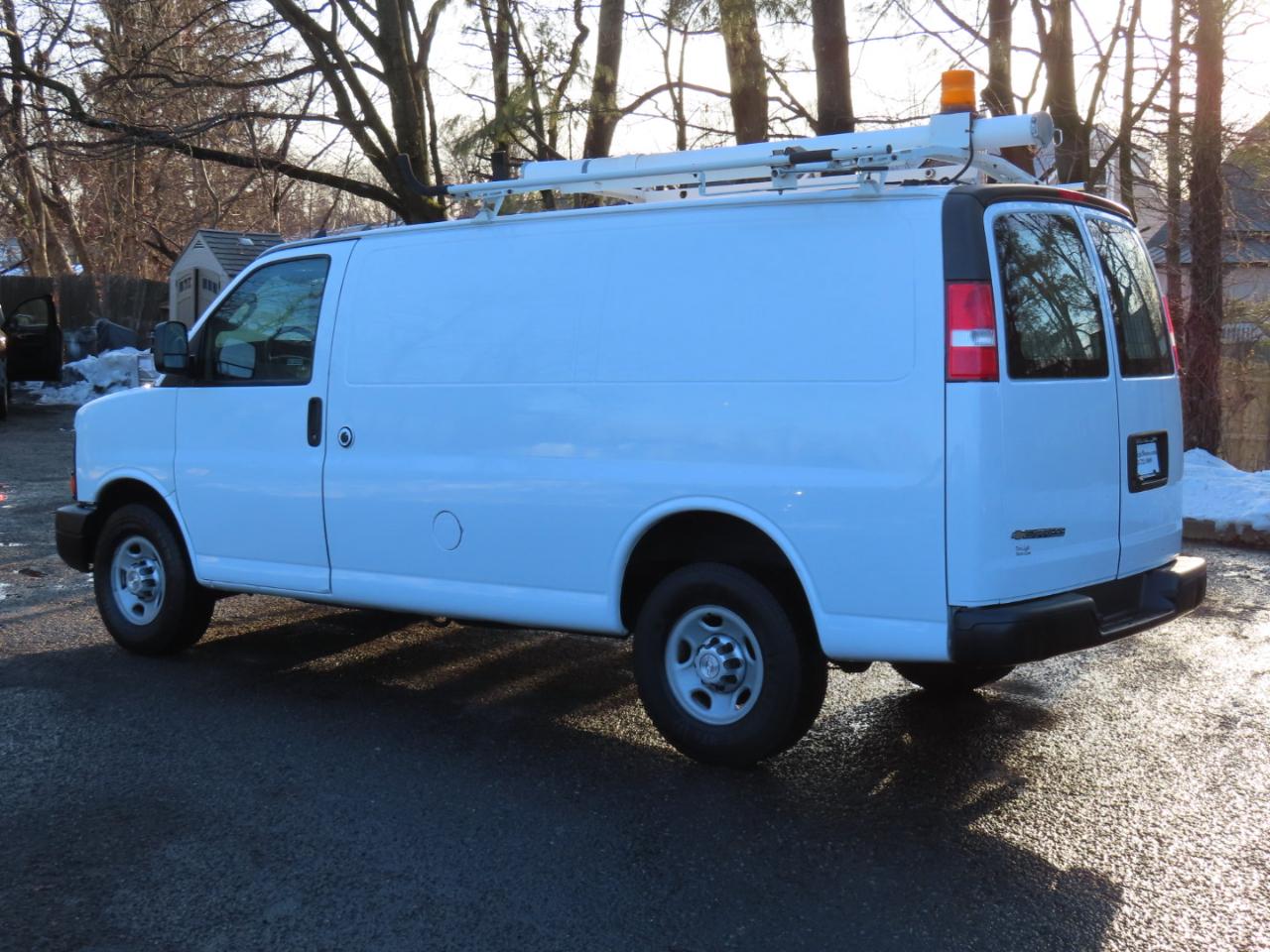 Chevrolet Express Cargo Van RWD 2500 135" 2017