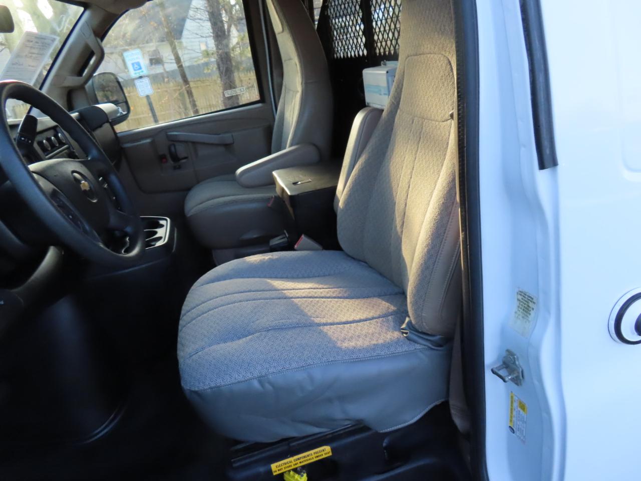 Chevrolet Express Cargo Van RWD 2500 135" 2017