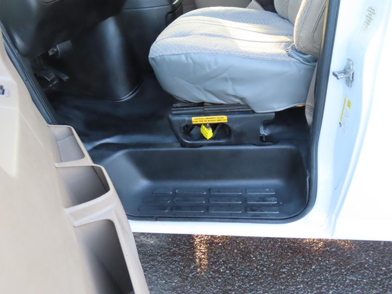 Chevrolet Express Cargo Van RWD 2500 135" 2017