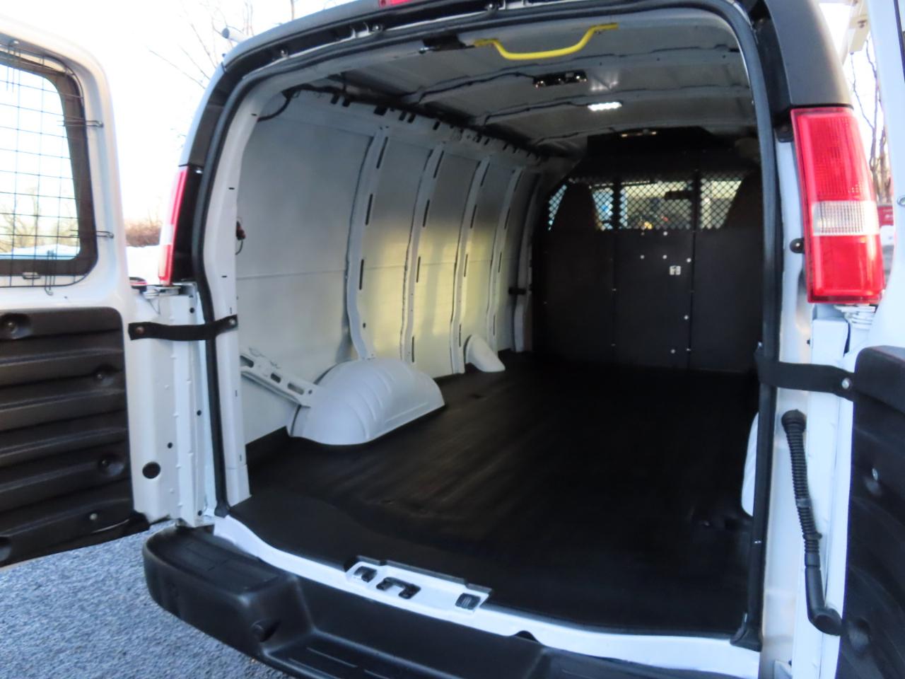 Chevrolet Express Cargo Van RWD 2500 135" 2017