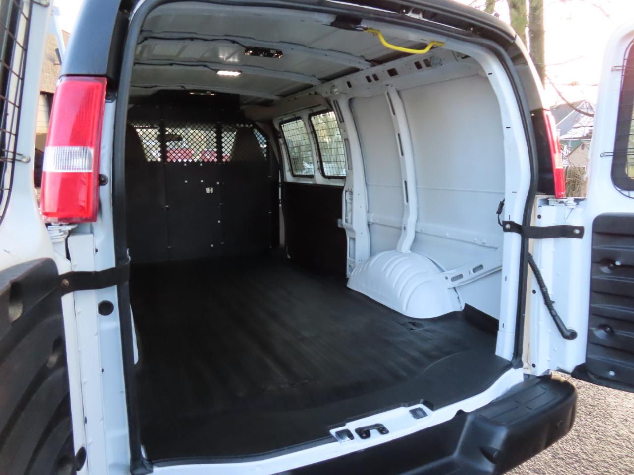 Chevrolet Express Cargo Van RWD 2500 135" 2017