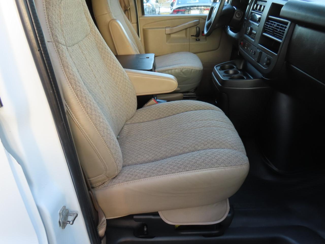 Chevrolet Express Cargo Van RWD 2500 135" 2017