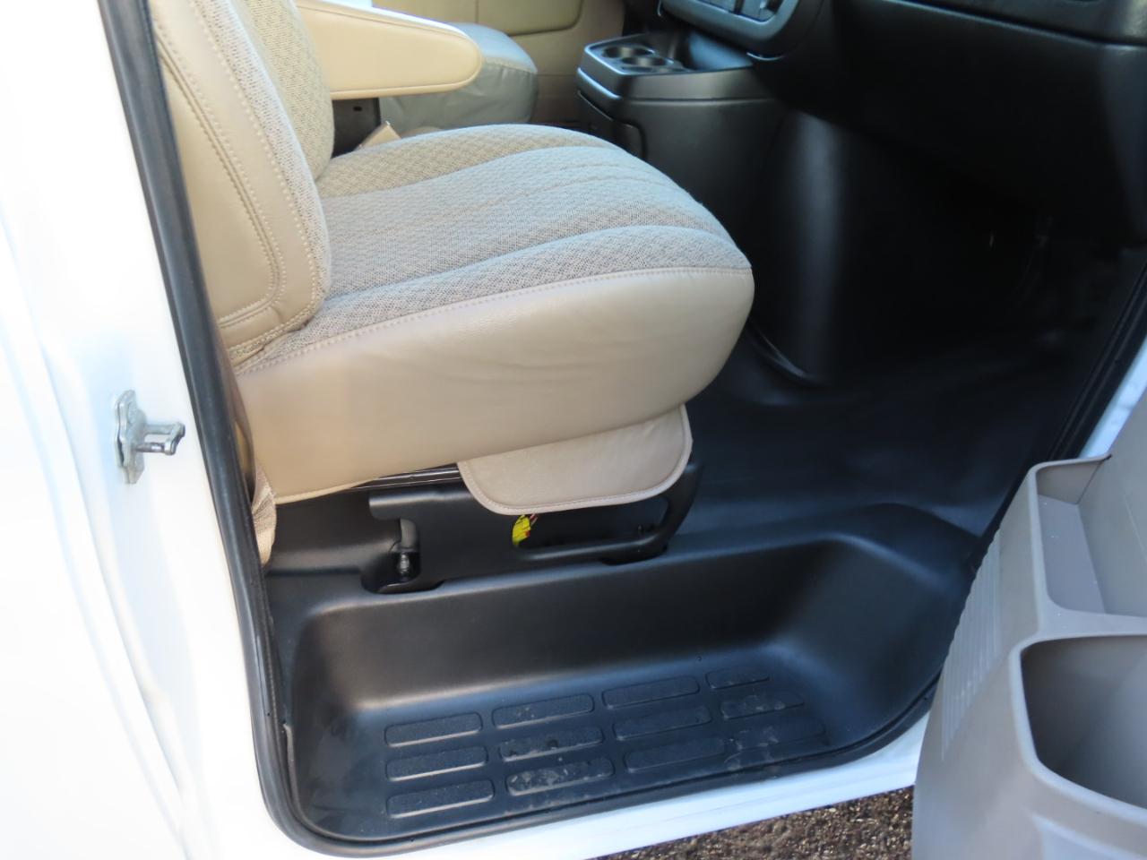 Chevrolet Express Cargo Van RWD 2500 135" 2017