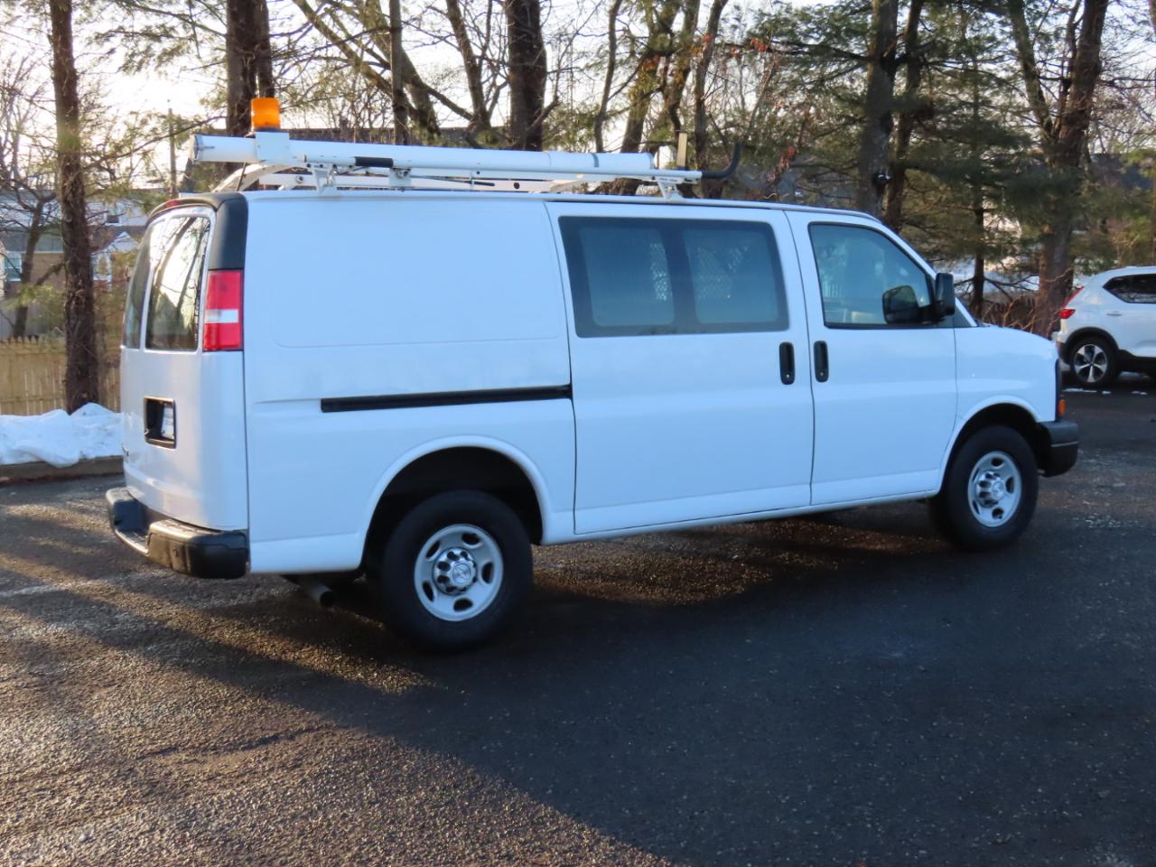 Chevrolet Express Cargo Van RWD 2500 135" 2017
