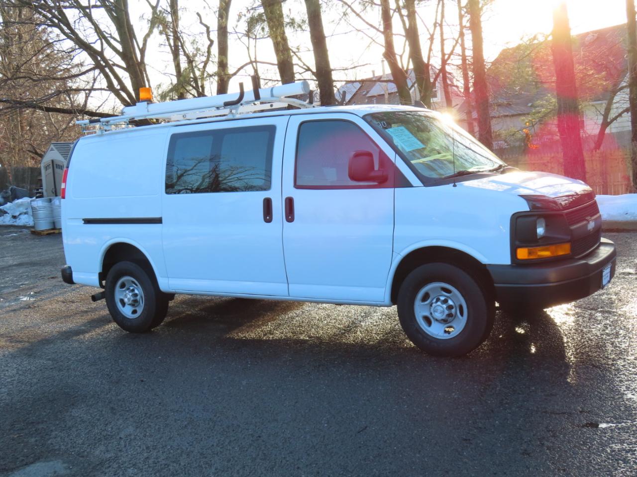 Chevrolet Express Cargo Van RWD 2500 135" 2017