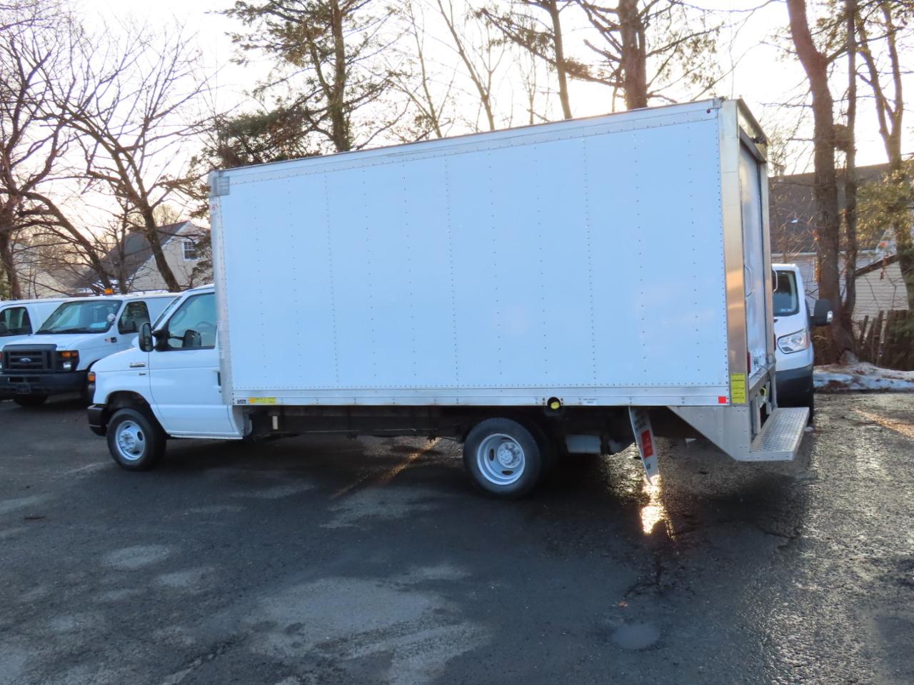 Ford E-Series Cutaway E-350 DRW 176" WB 2017