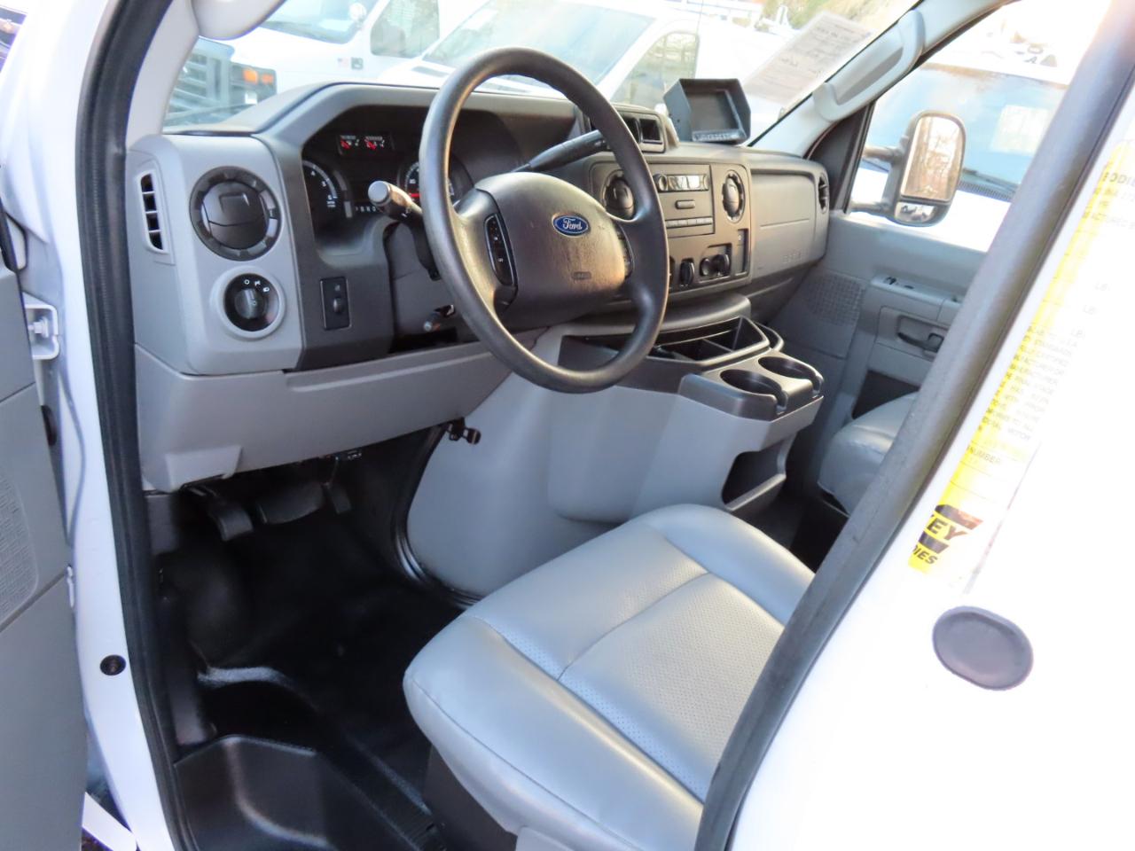 Ford E-Series Cutaway E-350 DRW 176" WB 2017